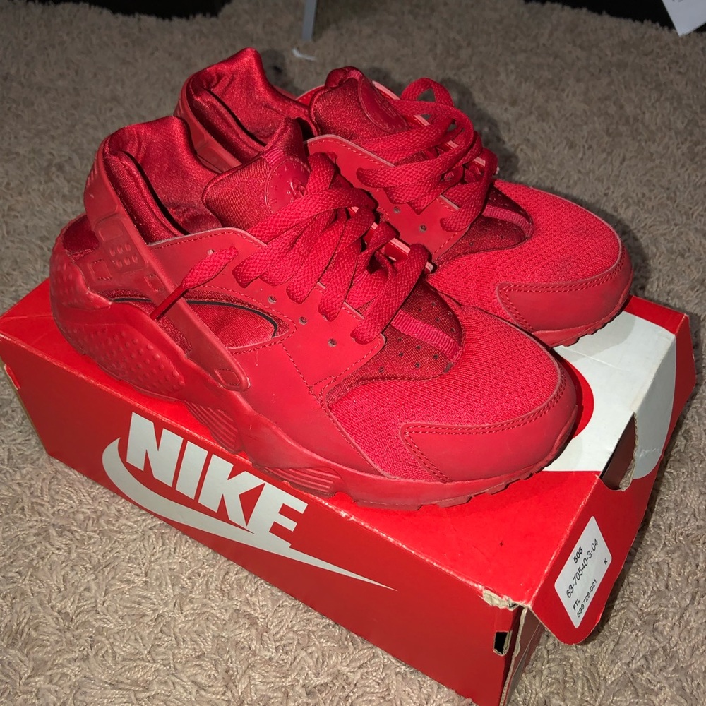 Red Huaraches 10/10 condition.